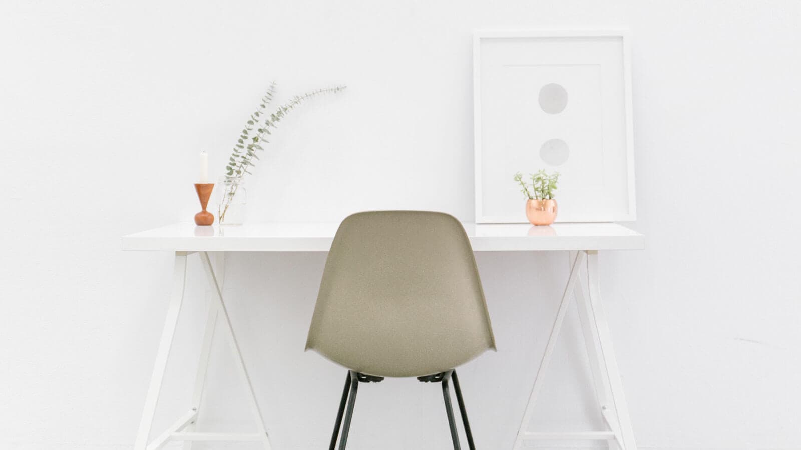 Simple and clean desk